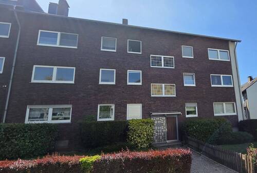 Hausansicht - TOP!!! RENOVIERTE + GEMÜTLICHE 2 ZIMMER WOHNUNG mit BALKON in GELSENKIRCHEN - BUER!!!