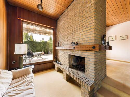 Kaminbereich - 5 Zimmer Bungalow zum Kaufen in Berlin