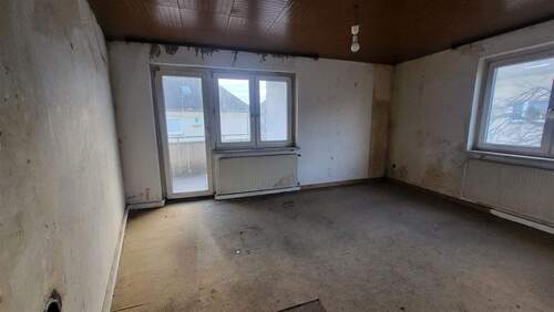 Wohnzimmer mit Balkon - 