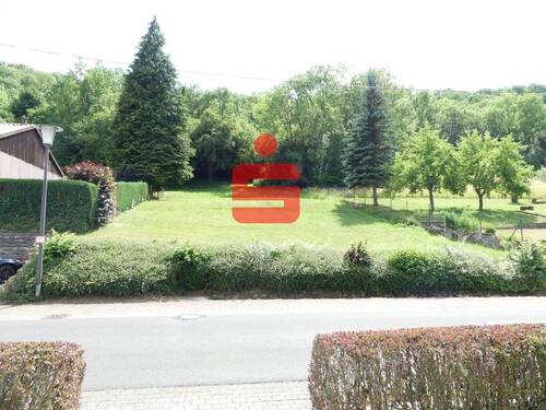 Straßenansicht - Baugrundstück in Ortsrandlage und in schöner Natur