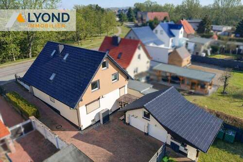 Luftbildaufnahme - 7 Zimmer Mehrfamilienhaus, Wohnhaus zum Kaufen in Schkopau / Lochau