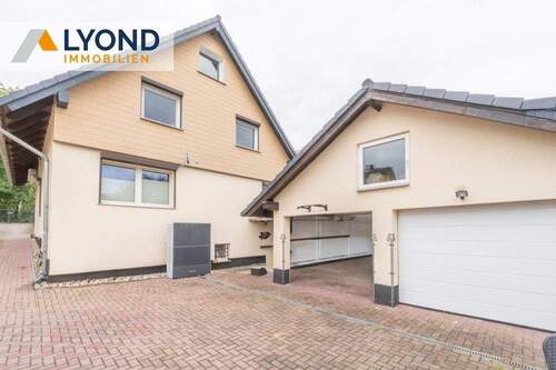 Hof & Doppelgarage - Mehrfamilienhaus, Wohnhaus mit 235,00 m&sup2; in Schkopau / Lochau zum Kaufen