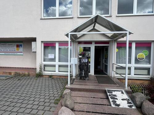 Eingang Ladeneinheit - Gewerbeobjekt (Büro, Produktion, Verkauf) zur Miete in Leonberg