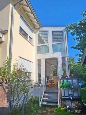 Hausansicht - Liebevoll gepflegtes Einfamilienhaus mit großem Garten