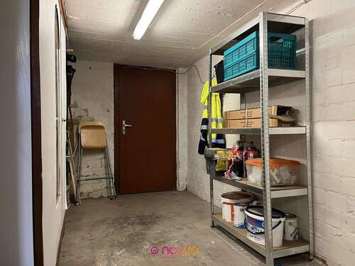 Mit Außentreppe in den Garten: ein weiterer Kellerraum - 