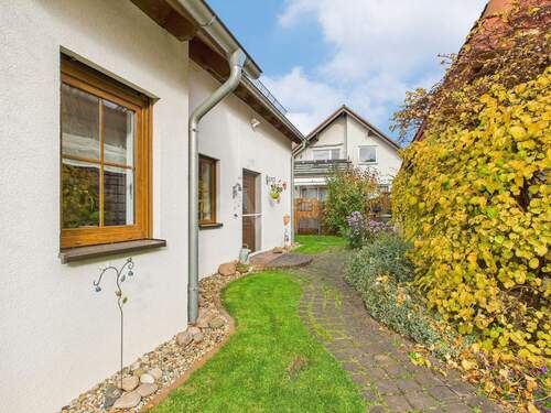 Weg zur Eingangstür - 