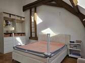 Schlafzimmer mit alten Dachstuhl - 