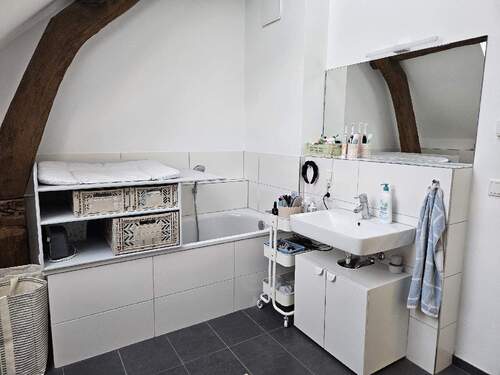 Bad OG mit alten Dachstuhl - 