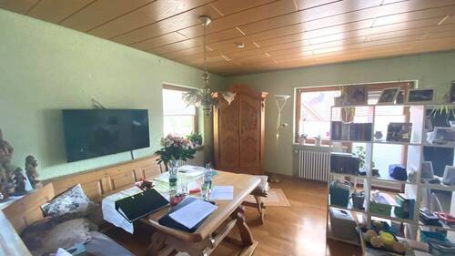 Wohn-Esszimmer mit... - Etagenwohnung mit 91,00 m&sup2; in Bad Peterstal-Griesbach zum Kaufen