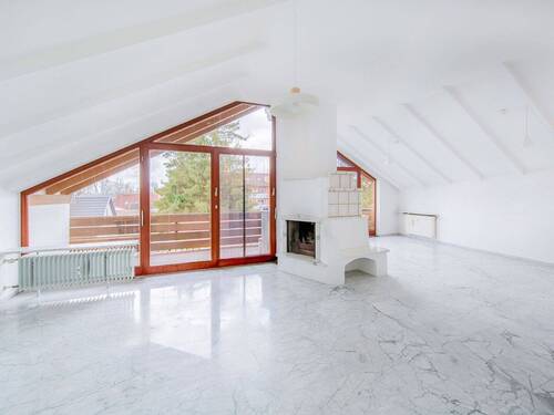 Wohnbereich mit Kamin - 3 Zimmer Etagenwohnung zum Kaufen in Dießen am Ammersee