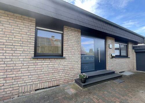 Eingangstür - Einfamilienhaus mit 196,30 m&sup2; in Rheine zum Kaufen