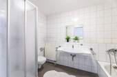 Bad mit Dusche & Badewanne DG - 