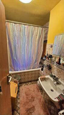 Bad im 1. OG - 1 Zimmer Mehrfamilienhaus, Wohnhaus in Bad Herrenalb