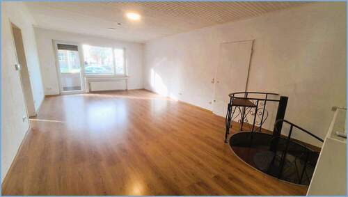 Wohnzimmer - 4 Zimmer Etagenwohnung in Düren