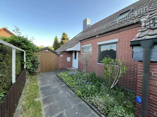  Eingang - Einfamilienhaus mit 115,00 m&sup2; in Celle zum Kaufen