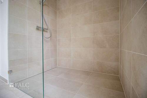 Mit ebenerdiger Dusche - 