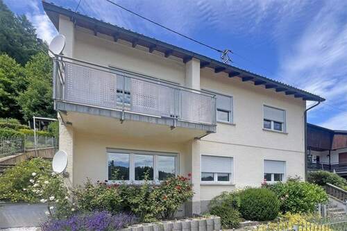 Straßenansicht - 7 Zimmer Mehrfamilienhaus, Wohnhaus zum Kaufen in Wilhelmsthal