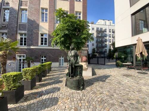 Mutter EY-Platz - 