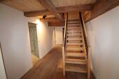 Treppe zur Galerie - 