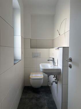 EG WC - 