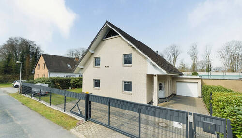 Straßenansicht - 7 Zimmer Einfamilienhaus in Delmenhorst