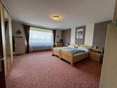 geräumiges Schlafzimmer - 