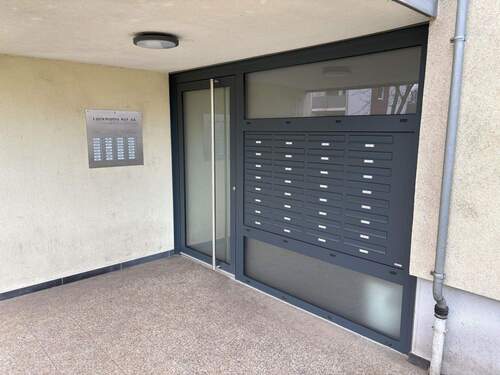 Haustür - 2 Zimmer Etagenwohnung zur Miete in Herne