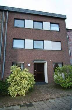 Hausansicht - NEUSS NORD- GEMÜTLICHE DACHGESCHOSSWOHNUNG IN RUHIGER LAGE