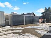 Hinterhof mit Garagenkomplex - Werz Immobilien - 