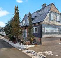 Attraktives Einfamilienhaus mit Garagenkomplex und Ausbaupotenzial - Bad Laasphe