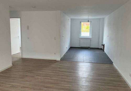 Großer Wohn-/Essbereich mit offener Küche - 2 ZW mit großem Wohn-Essbereich und offener Küche, Süd-Balkon zum Innenhof, 3. OG mit Aufzug