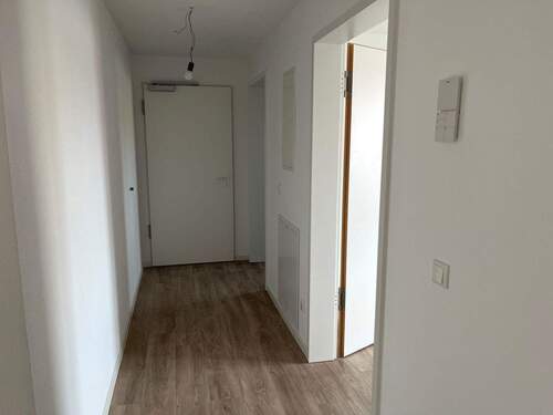 Eingangsflur - Etagenwohnung mit 73,40 m&sup2; in Fürth zur Miete
