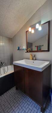 Bad mit Wanne im OG - 