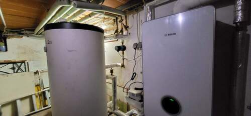 Heizungsraum mit neuer Heizungsanlage - 