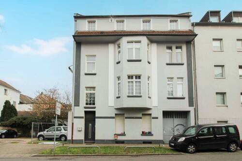 Vorderansicht - Familienfreundliche 6-Zimmer-Wohnung in bester Innenstadtlage