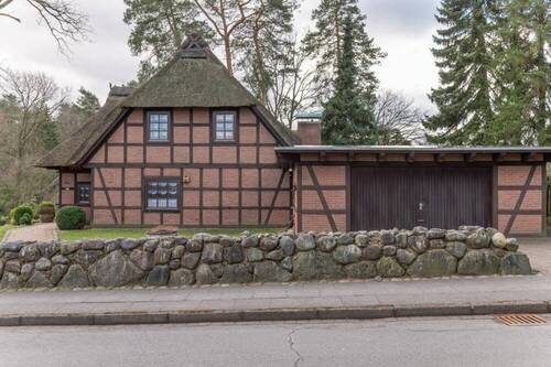 Blick von der Straßenseite - 4 Zimmer Einfamilienhaus in Buchholz