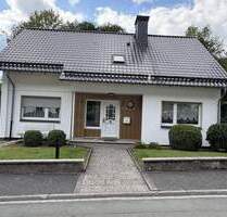 Leben und Wohnen im Grünen: Charmantes Einfamilienhaus mit Garten - provisionsfrei aus erster Hand - Brilon Bontkirchen