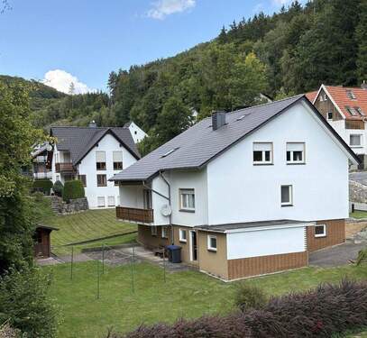 Haus Hinteransicht - 7 Zimmer Einfamilienhaus zum Kaufen in Brilon