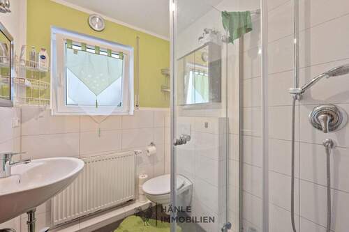 Gäste-WC mit Dusche - 
