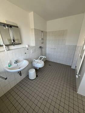 Bad - 1 Zimmer Etagenwohnung zur Miete in Rendsburg