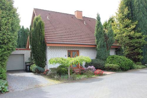 Hausansicht - *** Sehr schönes, freistehendes Einfamilienhaus mit Garage, Terrasse und Garten in Enger ***