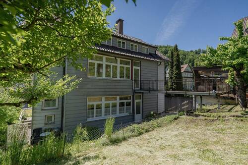 Objektansicht mit Garten - 