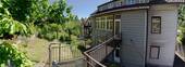 Objektansicht mit Steg zur Terrasse - 
