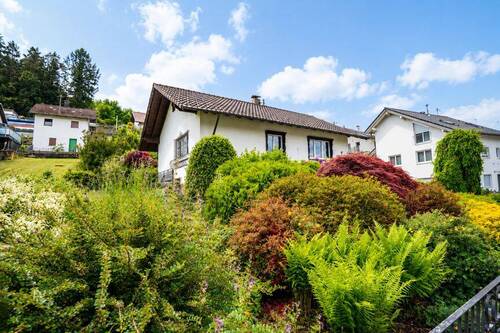 Blick Haus - freistehendes Einfamilienhaus mit großzügigem Grundstück in ruhiger Wohnlage
