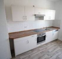 schöne 2-Raum-Wohnung mit Balkon und Einbauküche - Chemnitz Bernsdorf