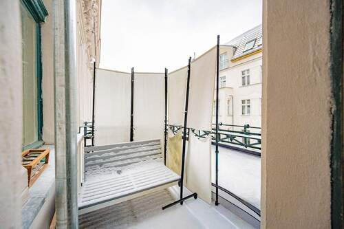Blick Balkon Straßenseite - 