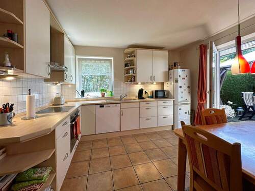 Küche mit Terrassenzugang - 