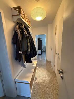 Flur - Etagenwohnung mit 97,00 m&sup2; in Nürnberg zur Miete