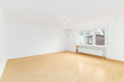Wohnzimmer - 2 Zimmer Etagenwohnung zum Kaufen in Randersacker