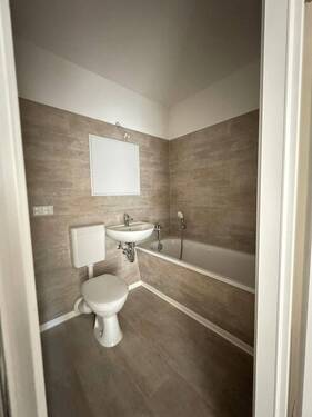 Badezimmer.jpeg - Etagenwohnung mit 54,80 m&sup2; in Coswig (Anhalt) zur Miete